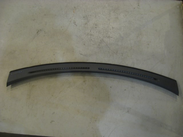 03 Subaru IMPREZA Upper Dash Trim Defroster Vent  R12277