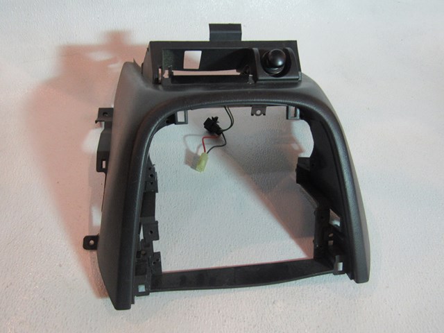 03 Subaru IMPREZA Center Radio Trim Bezel  R12281