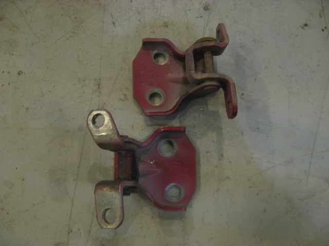 03 Subaru IMPREZA Front RH Door Hinges  R12339