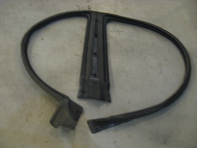 03 Subaru IMPREZA RH Passenger ABC Body Seal  R12453