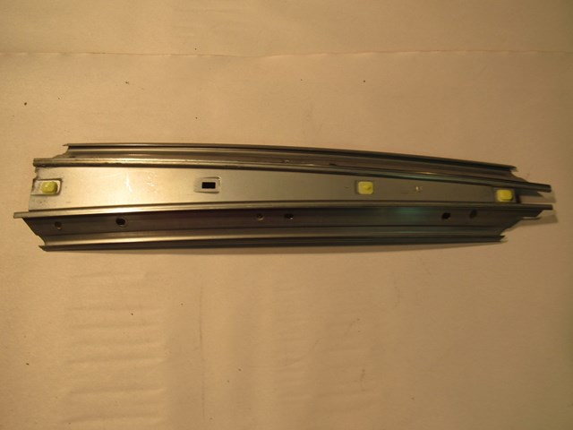 03 Subaru IMPREZA RH Passenger B Pillar Bracket  R12469