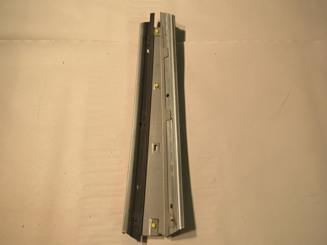 03 Subaru IMPREZA RH Passenger B Pillar Bracket  R12469