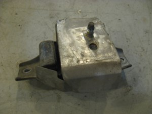 03 Subaru IMPREZA RH Passenger Engine Mount  R12547