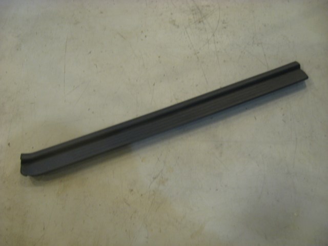 95 Nissan 240SX RH Passenger Door Sill Plate 76951 65F00 R12621