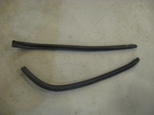 95 Nissan 240SX RH Passenger Door Seals  R12624