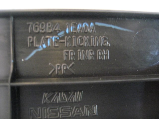 11 Nissan 370Z RH Passenger Door Sill Plate 769B4 1EA0A R13048