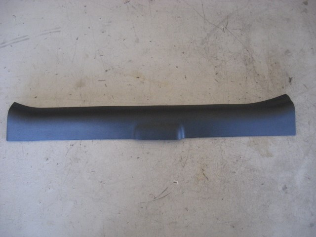 11 Nissan 370Z RH Passenger Door Sill Plate 769B4 1EA0A R13048