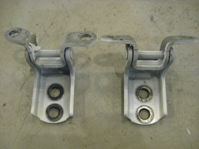 11 Nissan 370Z Passenger Front Door Hinge Set  R13069