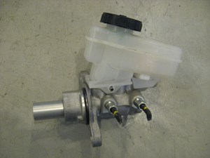 11 Nissan 370Z Brake Master Cylinder  R13089