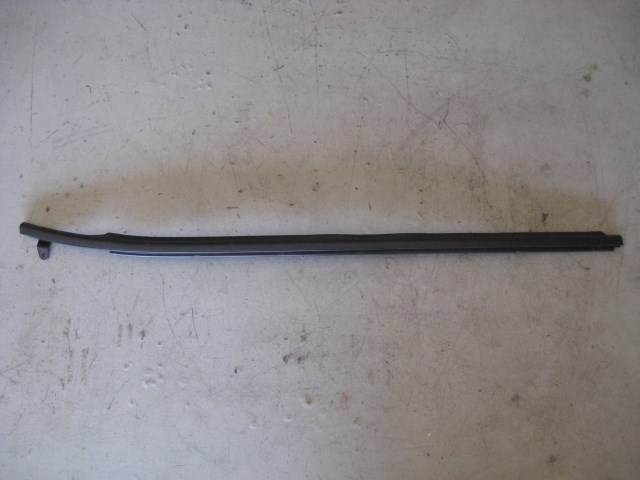 11 Nissan 370Z RH Passenger Outer Window Seal  R13145