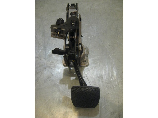 08 Infiniti G37 AT Brake Pedal  R17545