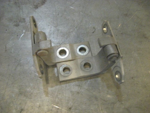 08 Infiniti G37 Left Driver Door Hinges  R17594