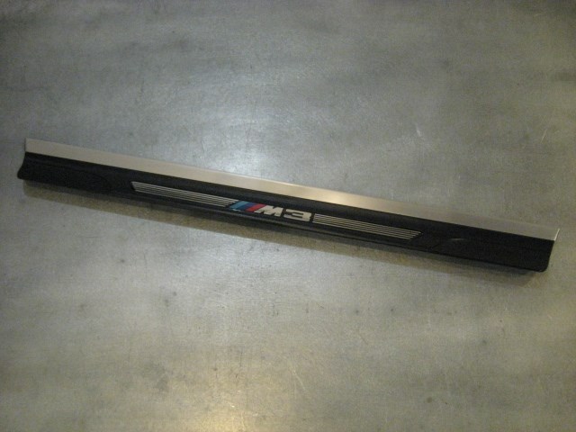 04 BMW M3 Front RH Door Sill Trim Plate 51 47 8 204 R17982