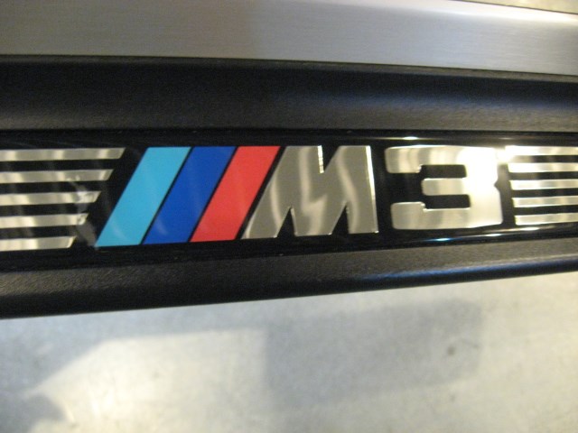 04 BMW M3 Front RH Door Sill Trim Plate 51 47 8 204 R17982