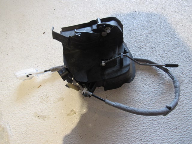 04 BMW M3 Front RH Door Lock Actuator 7 011 250 R17983
