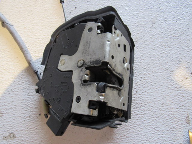 04 BMW M3 Front RH Door Lock Actuator 7 011 250 R17983