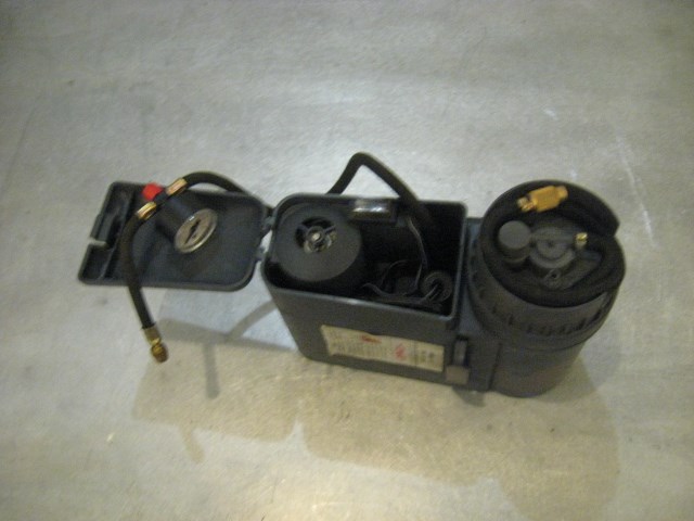 04 BMW M3 Emergency Tire Kit Air Compressor Inflating Flat Pump OEM R18002