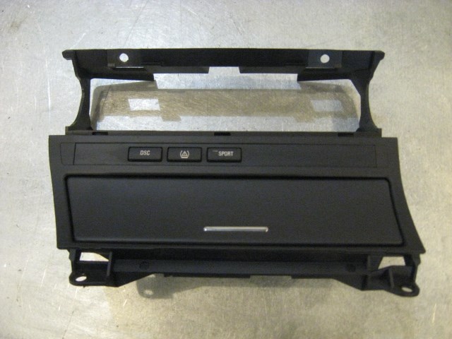 04 BMW M3 Radio / Ashtray Console Trim 51168268 . 6925513 R18009