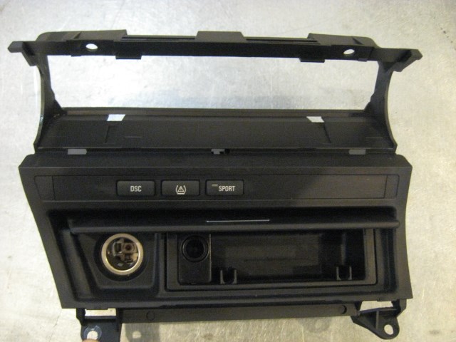 04 BMW M3 Radio / Ashtray Console Trim 51168268 . 6925513 R18009