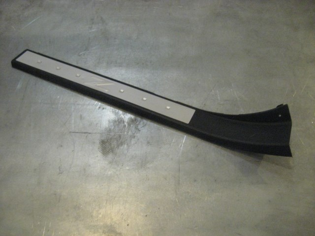 03 Nissan 350Z LH Driver Door Sill Plate  R18050