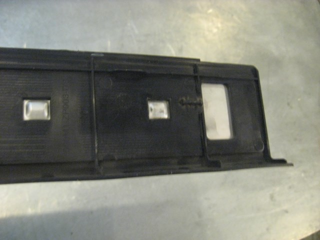 03 Nissan 350Z LH Driver Door Sill Plate  R18050