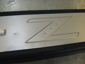 03 Nissan 350Z LH Driver Door Sill Plate  R18050