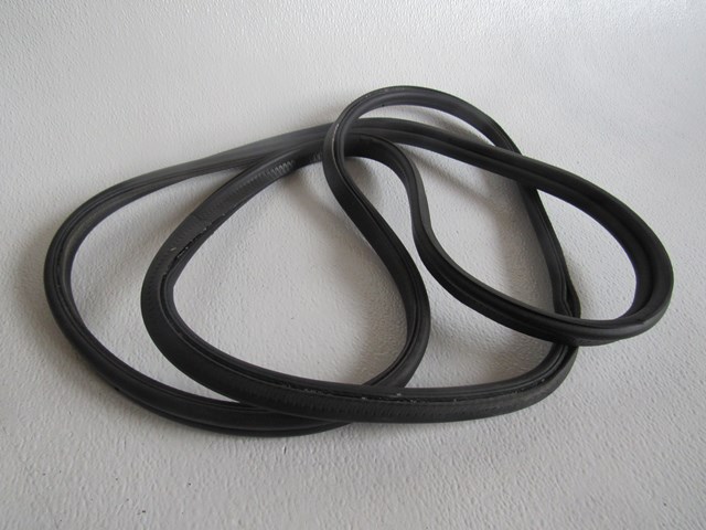 04 BMW M3 Rear Trunk Seal  R18099