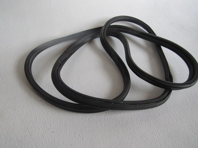 04 BMW M3 Rear Trunk Seal  R18099