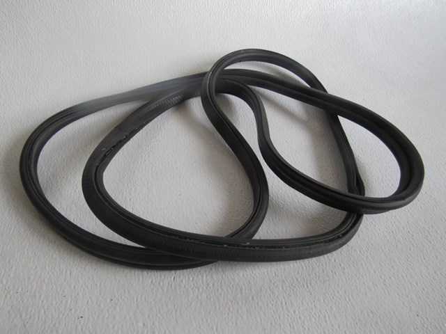 04 BMW M3 Rear Trunk Seal  R18099