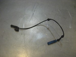 04 BMW M3 Front RH ABS Sensor  R18104
