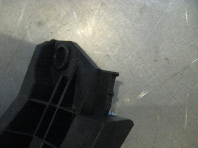 04 BMW M3 Center Console Armrest  R18117