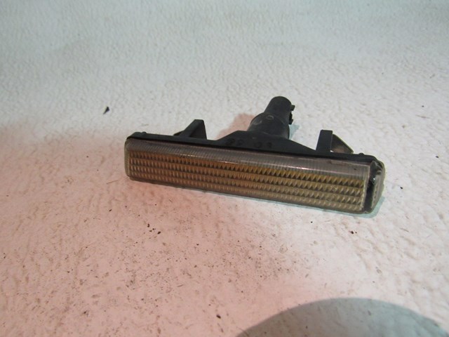04 BMW M3 RH Passenger Side Marker Light  R18121
