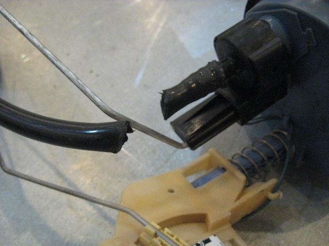 04 BMW M3 Fuel Tank Level Sensor  R18139