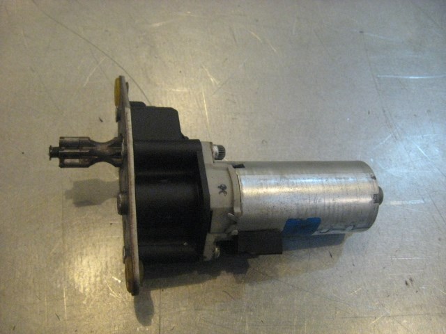 04 BMW M3 RH Passenger Seat Motor  R18158
