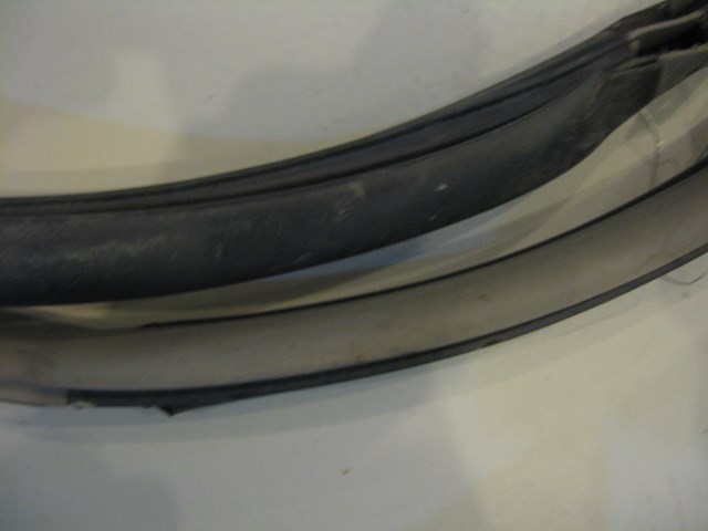 04 Nissan 350Z Passenger Gray Door Seal  R4570