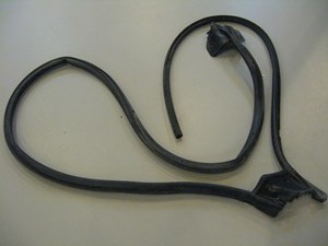 02 Subaru IMPREZA Driver Front Door Seal  R4622