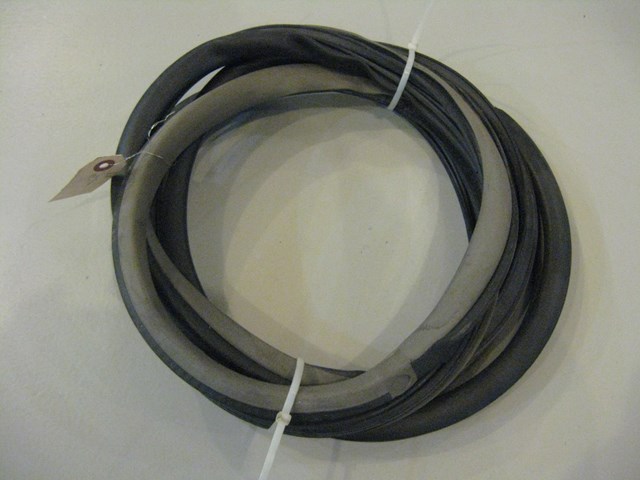 04 Nissan 350Z LH Door Seal On Frame Gray  R4625