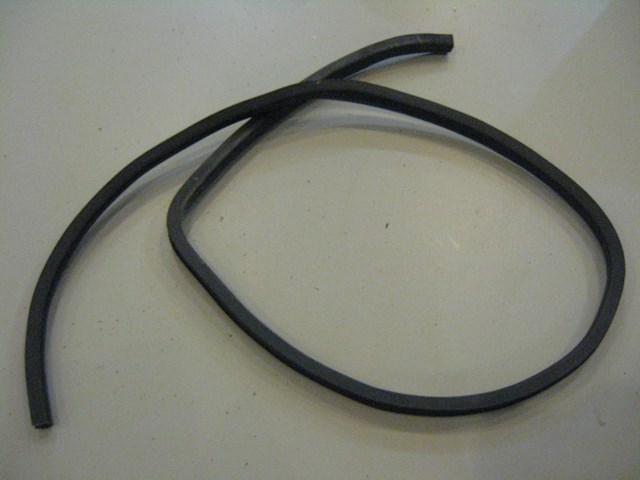 02 Subaru IMPREZA Front Driver Door Seal Upper  R4640