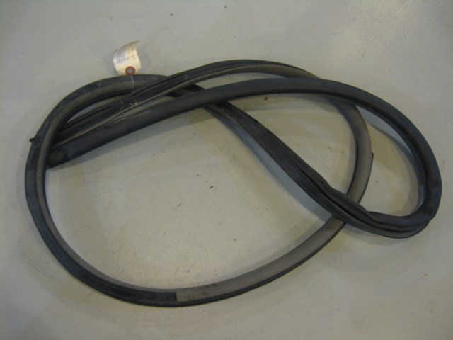 04 Nissan 350Z LH Door Seal On Frame Tan  R5232