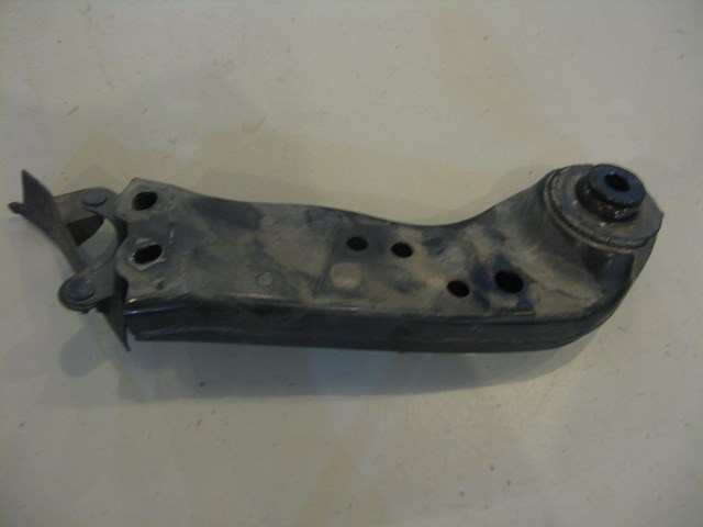 08 Nissan 350Z Rear RH Stay Arm Bracket  R5720