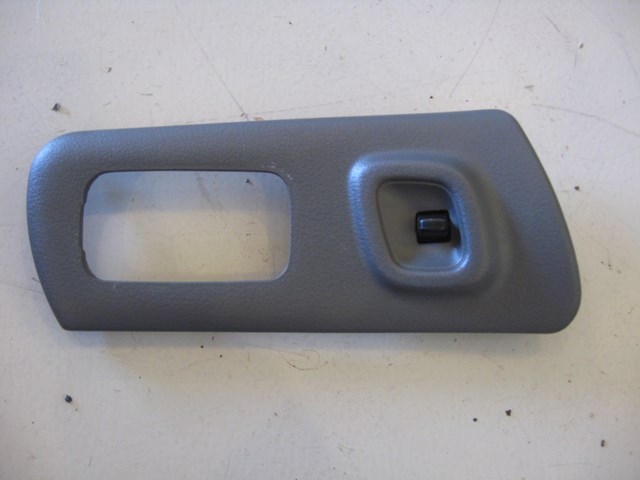 97 Subaru IMPREZA RH Passenger Window Switch Panel 94226 FA 050 R6103