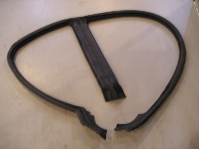 97 Subaru IMPREZA RH B Pillar Body Seal  R6283