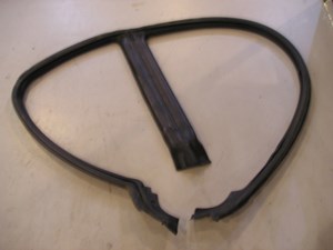 97 Subaru IMPREZA RH B Pillar Body Seal  R6283