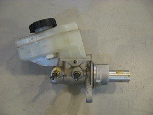 05 Infiniti G35 Brake Master Cylinder  R6537