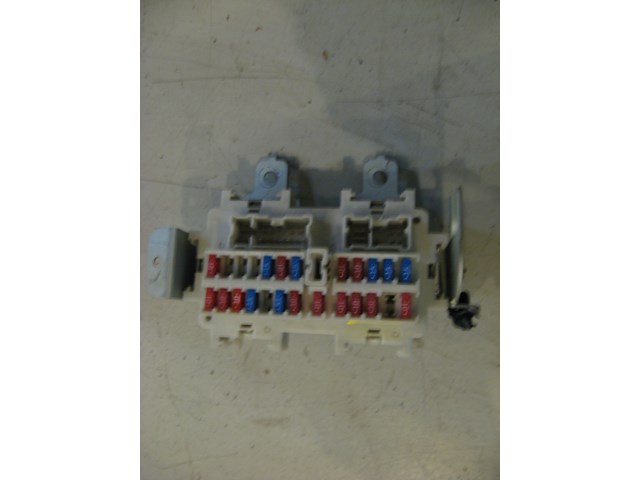 03 Nissan 350Z Interior Fuse Box  R6625