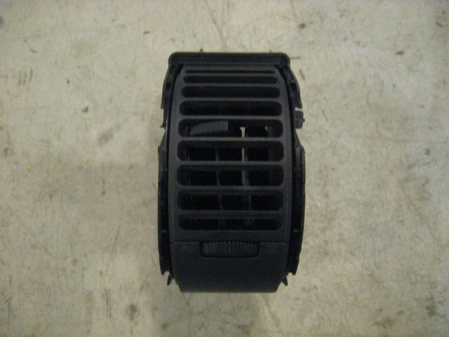 03 Infiniti G35 RH Dash Vent  R13559