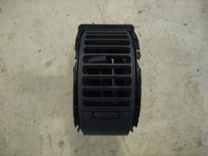 03 Infiniti G35 RH Dash Vent  R13559