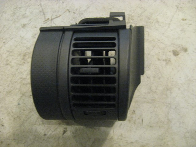 03 Infiniti G35 LH Driver Dash Vent  R13589