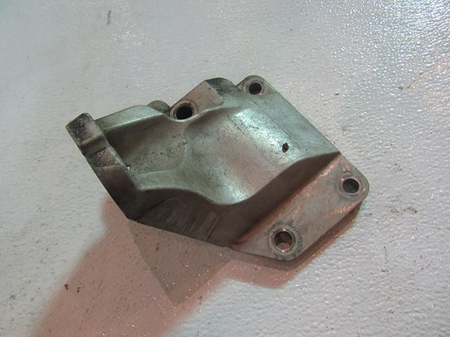 03 04 05 06 07 Infiniti G35 Coupe LH Driver Engine Bracket  R13732