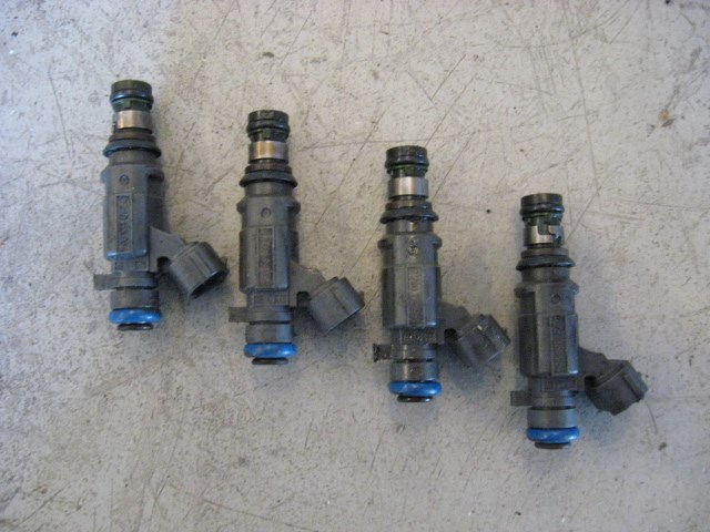 00 Subaru LEGACY Fuel Injector Set  R13744